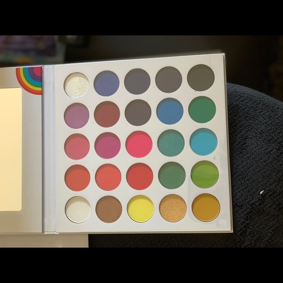 Makeup - Picture 2 of 13